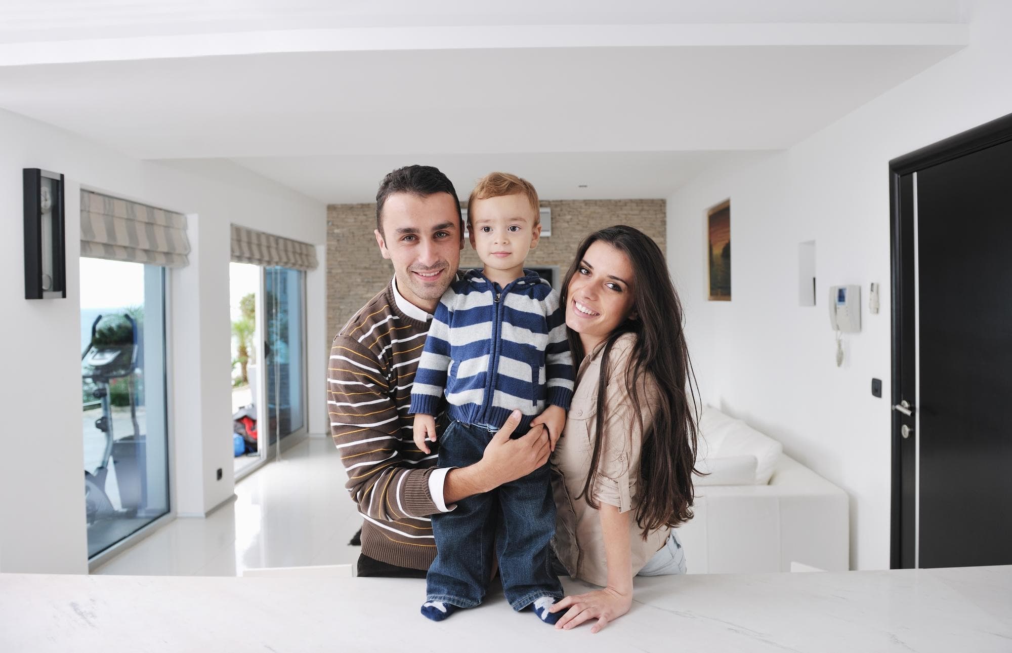 Familia en su hogar